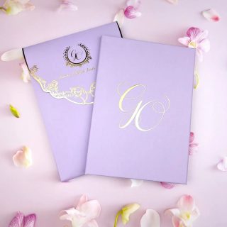 Hardcover in the color Wisteria combined with Acrylic and touches of gold foiling 💜
.
.
.
.
.
.
.

#hardcoverinvitations #hardbookinvitationcards #invitations2022 #2023brides #2023bridestobe #purpleinvitations #luxuryinvitations #luxuriousinvitations #weddingstationeryideas #weddingstationery